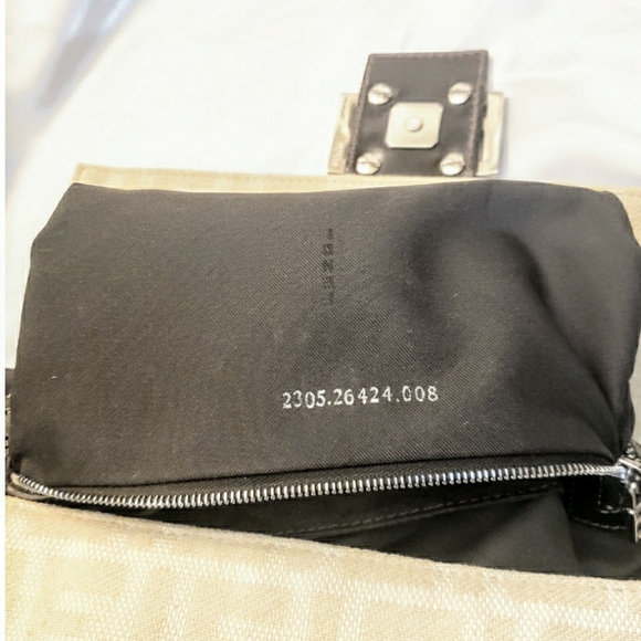 🍦SOLD FENDI ZUCCA BAGUETTE IN BEIGE🍦 - Picture 10 of 13